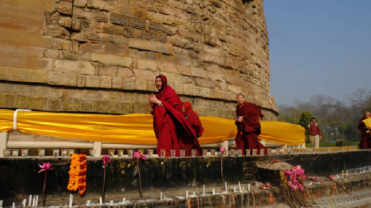 Explore Varanasi's iconic monuments and ghats. Get travel info and learn about the city's rich history.