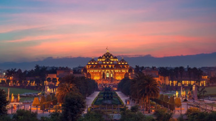 "Discover the magnificent Akshardham Temple in Delhi, a top attraction in New Delhi, and learn about its rich history."