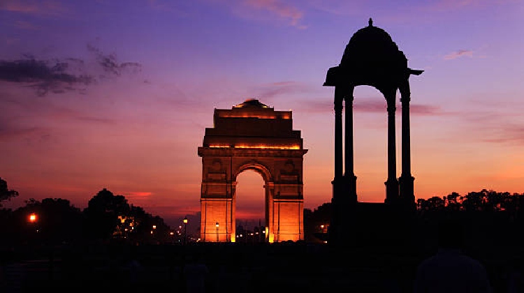 "Discover the iconic India Gate in Delhi, a historic attraction rich in India Gate history, located in the heart of New Delhi."