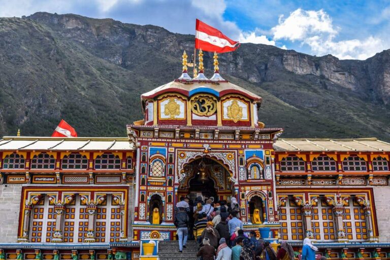 Image of Badrinath temple with text overlay highlighting Badrinath Yatra, how to reach Badrinath, best time to visit, and Badrinath history.