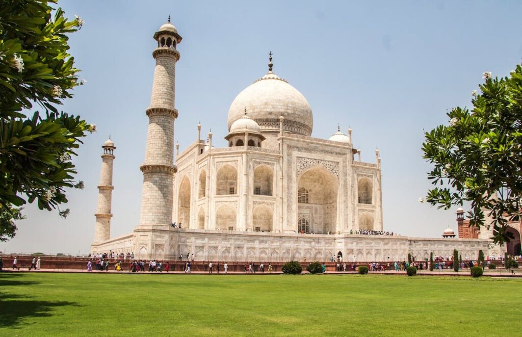 Explore Taj Mahal: History, Architecture, Visiting Tips. Get Taj Mahal Information for an unforgettable experience.