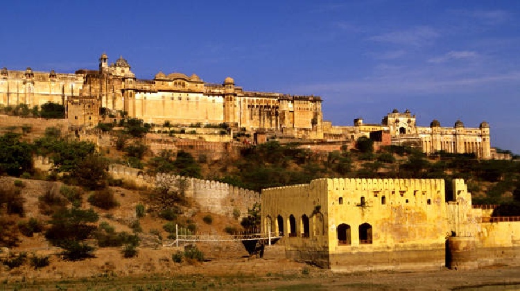 Explore Rajasthan with our 8 days tour package featuring Jaipur and Udaipur. Discover the best of Rajasthan with our comprehensive Rajasthan tour packages.
