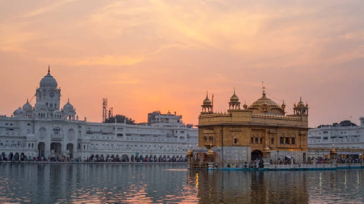 Explore India with our 7 Days Golden Triangle Tour Amritsar, a perfect 7 Days India Tour package.