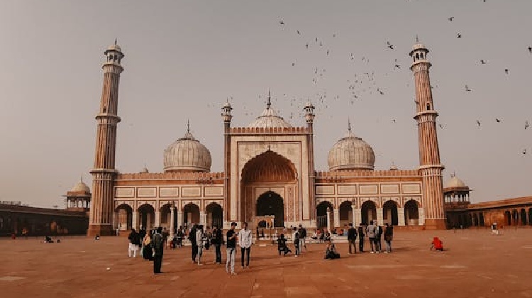 Explore Delhi's famous historical monuments, rich in cultural significance.