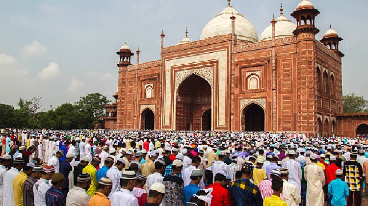 Experience the vibrant festivals in Delhi and delve into the rich traditions and rituals of the city. Celebrate the essence of Delhi's culture with its diverse festival celebrations.