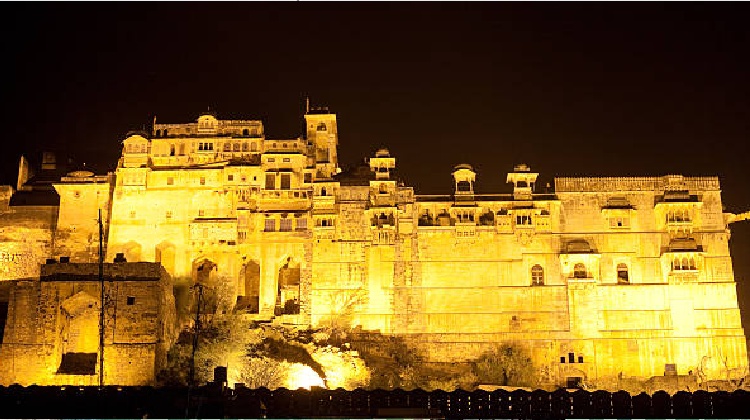 2 Nights 3 Days Golden Triangle Tour covering Delhi, Agra, and Jaipur - the perfect 3 days golden triangle tour package.