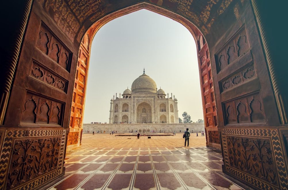 Explore the architecture of Taj Mahal: stunning design, intricate structure, and the monumental construction of this iconic building.