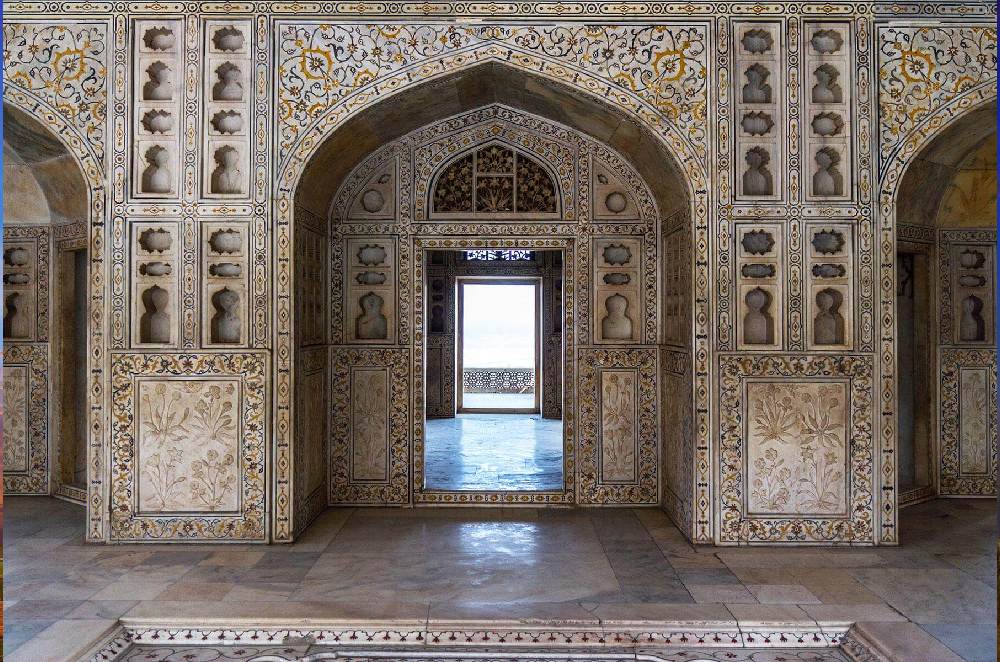 Discover the Wonders Inside the Taj Mahal: History, Gardens, and Top Attractions at Agra's Iconic Monument