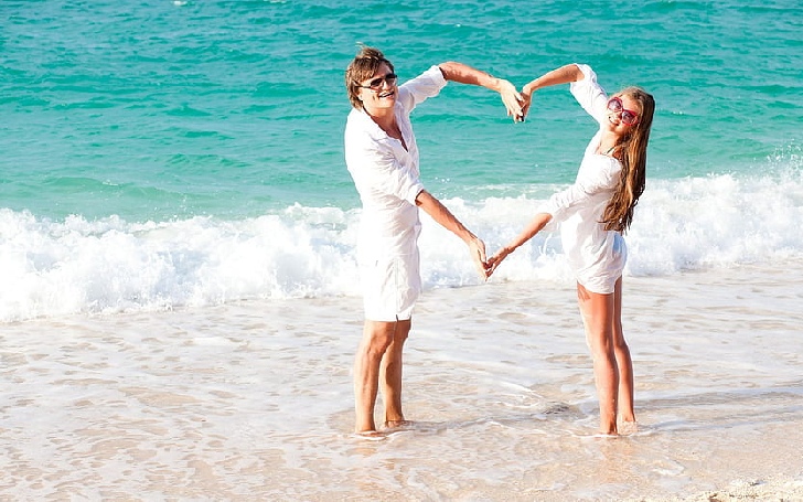 Enjoy a romantic Goa honeymoon tour with beautiful beaches, stunning sunsets, and unforgettable experiences in paradise.