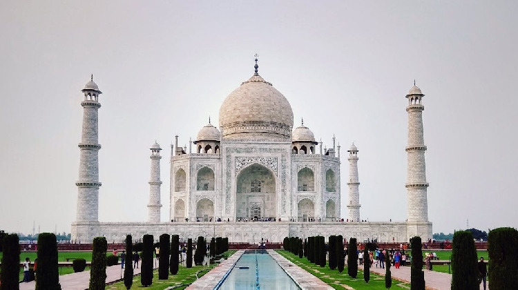 Ferias y festivales en Agra: Descubre la vibrante celebración de festivales y ferias en esta ciudad llena de historia.