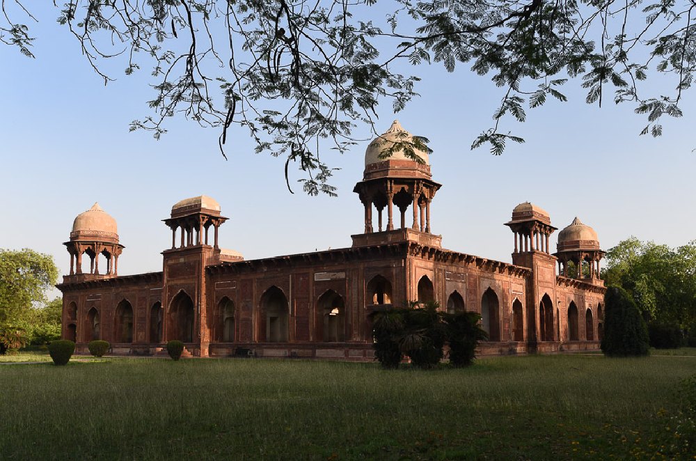 Tumba de Mariam en Agra: historia, arquitectura y atracción de este monumento histórico mogol.