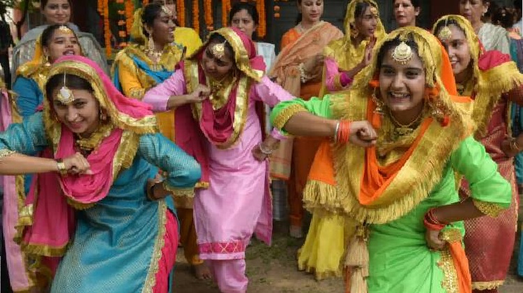 Celebración del Festival Teej en Jaipur: conoce el ritual del Festival Teej y disfruta de la festividad en Jaipur, India.