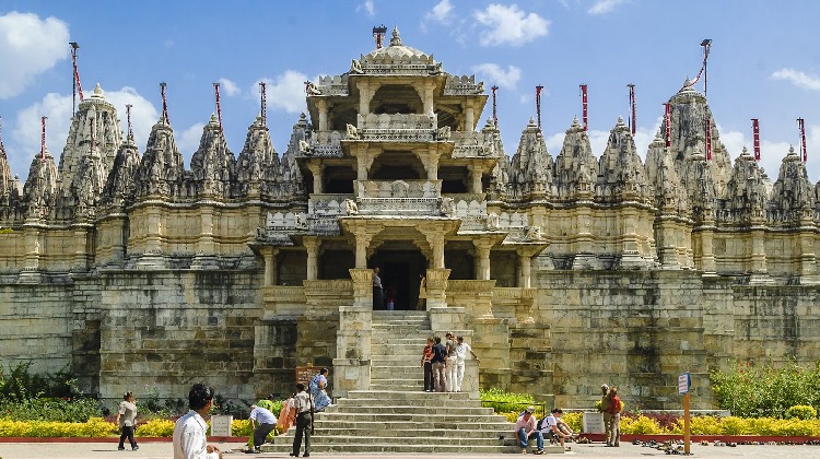 Explora Ranakpur con nuestros paquetes turísticos, incluyendo paquetes turísticos a Ranakpur desde Delhi y emocionantes viajes a Ranakpur para descubrir este destino único.