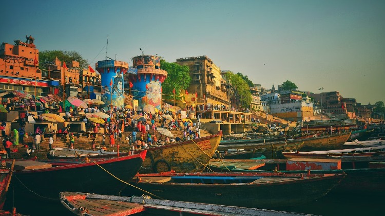 Descubre cuál es la mejor época para visitar Varanasi, el mejor mes para visitar Vanarasi y cómo es el tiempo en Varanasi para planificar tu viaje.