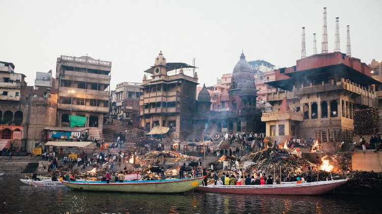 Descubre un viaje a Kashi con nuestro Tour de Varanasi, ideal para tu viaje a Varanasi y una experiencia de peregrinación a Kashi.