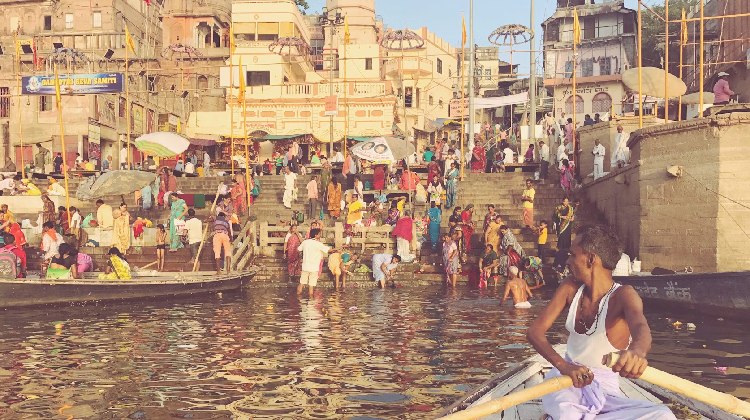 Descubre los mejores lugares para visitar en Varanasi y Kashi, incluyendo templos y otros lugares turísticos destacados de Varanasi.