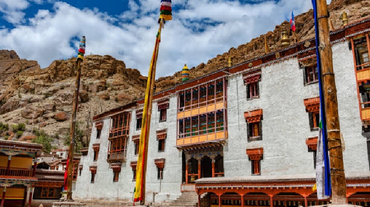 Visita el Monasterio de Hemis, también conocido como Gompa de Hemis, en Ladakh. Descubre la historia y la espiritualidad del Monasterio de Hemis durante tu viaje por esta región montañosa de la India.