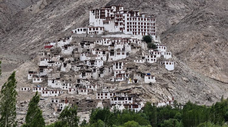 Scenic view of Likir Monastery, also known as Likir Gompa, nestled in the mountains of Ladakh. Monasterio Likir de Ladakh.