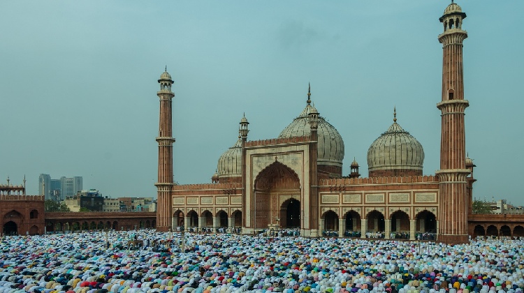 Descubre Delhi con nuestro tour privado de turismo en coche. Visita los lugares más emblemáticos con guía experto.