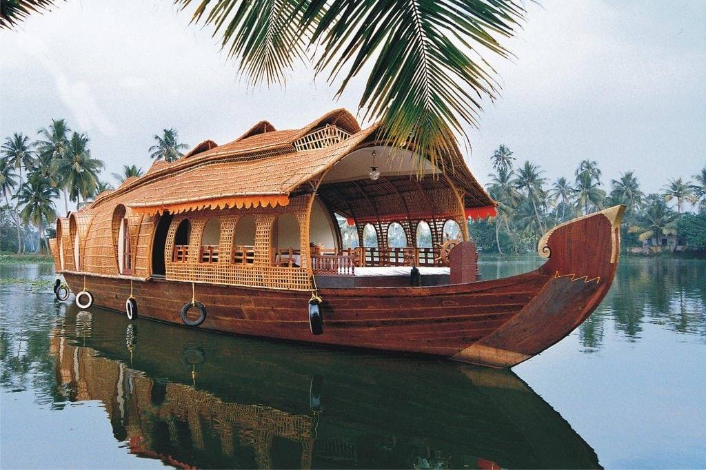 Explore Kerala Backwaters, the best destinations for backwater travel in Kerala, offering serene and scenic experiences.