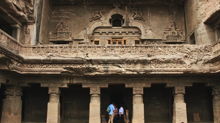 Cuevas de Ajanta en Aurangabad: Descubre su historia y detalles fascinantes sobre estas antiguas cavernas budistas en India.