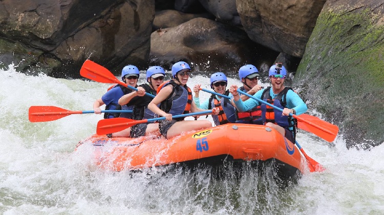 Imagen de deportes de aventura en Uttarakhand, destacando las mejores opciones y actividades deportivas en Uttarakhand.