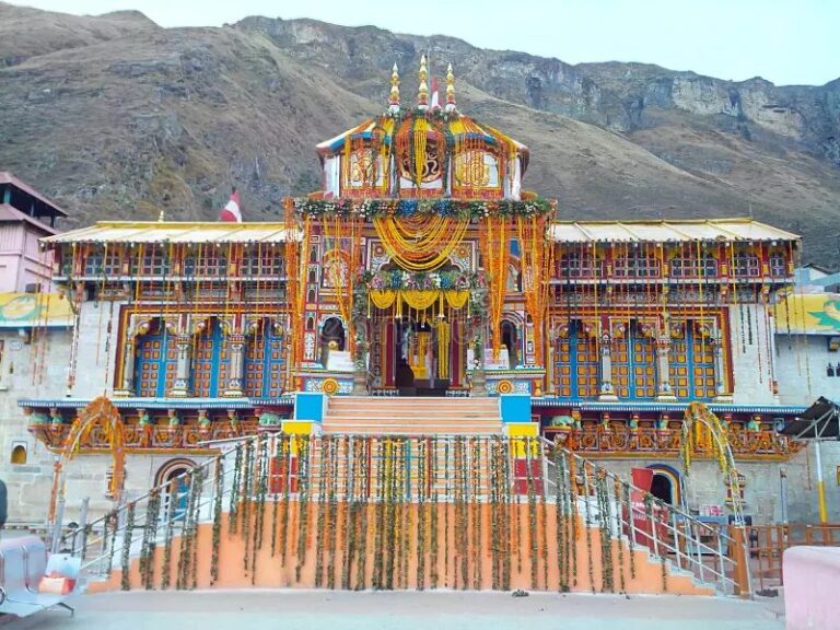 Badrinath Yatra: Descubre cómo llegar, la mejor época para visitar y la rica historia de este destino espiritual en los Himalayas.