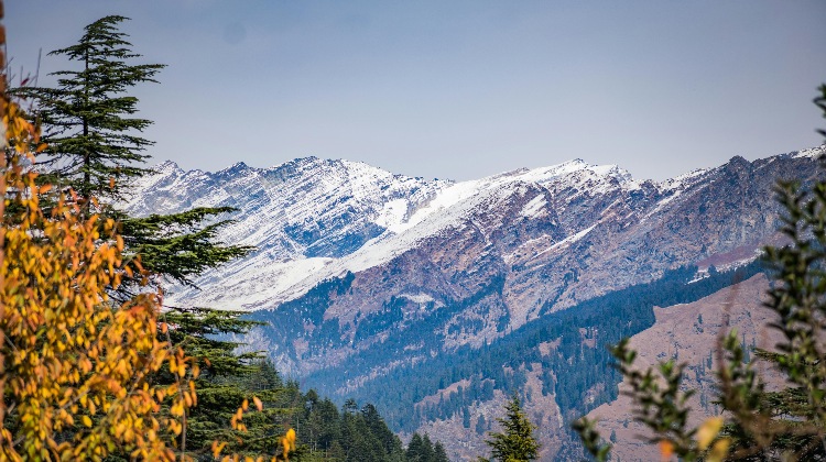 Lugares para visitar en Uttarakhand: descubre los lugares famosos, cascadas y estaciones de montaña en Uttarakhand.