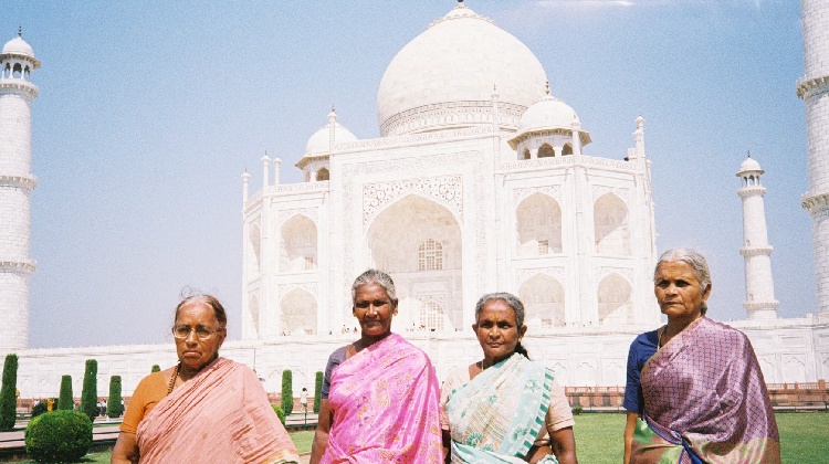 Mumtaz Mahal: A historical figure known for her connection to the Taj Mahal. Learn about her history, architecture, tomb, and iconic painting.