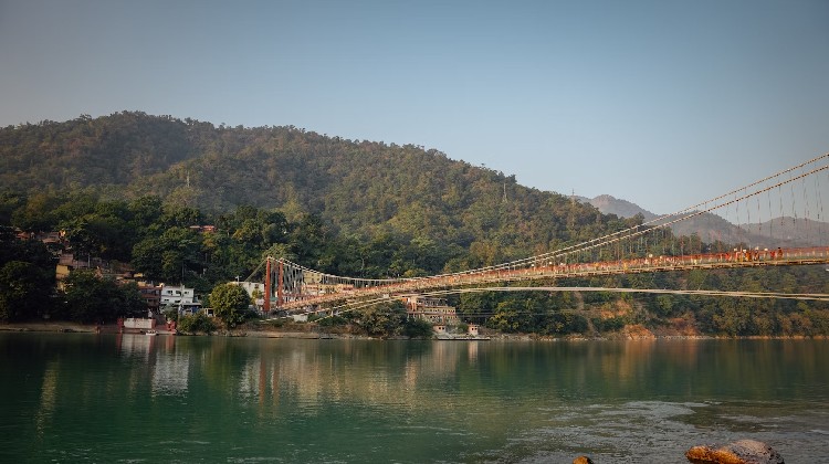 Explorando sobre Rishikesh, Uttarakhand: una guía completa que destaca los paisajes, actividades y la cultura de esta famosa ciudad espiritual.