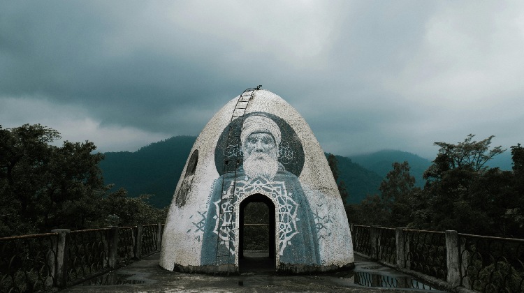 Lugares para visitar en Uttarakhand: descubre los lugares famosos, cascadas y estaciones de montaña en Uttarakhand.