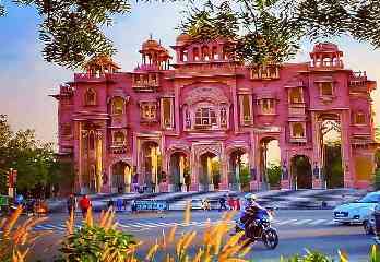 Monumentos iluminados de Delhi durante el tour nocturno